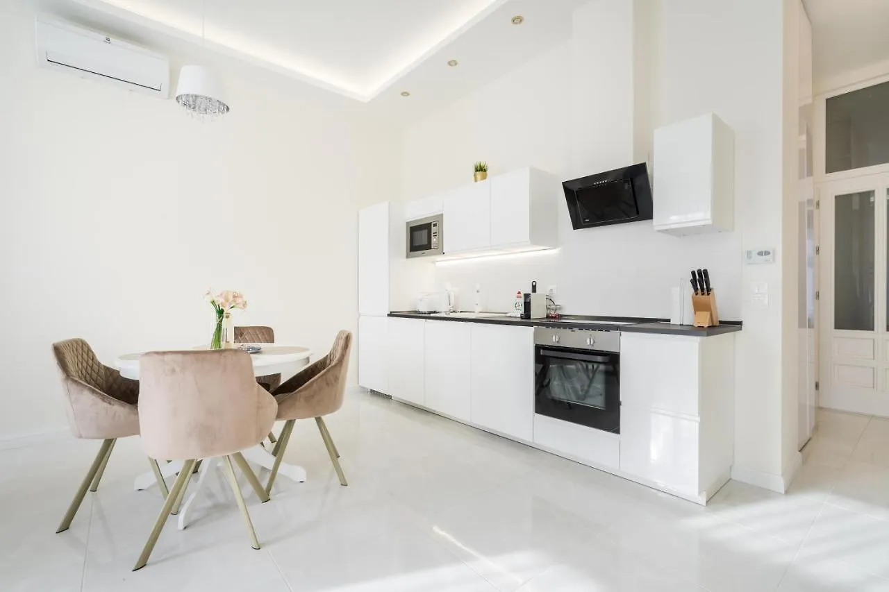 Bpr Etienne Charming Apartment Budapest